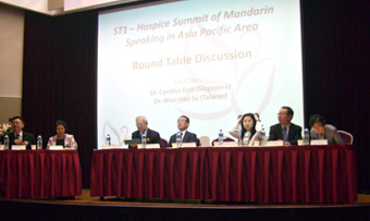 4月30日　Round Table Discussion
中国を視野に入れた今後のAPHNの取り組み方について意見交換がなされました。
（写真中央は柏木理事長）
